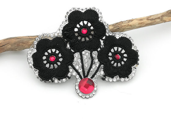 Porcellana Il ricamo nero del fiore rattoppa il colore/dimensione su misura a forma di Wintersweet fornitore