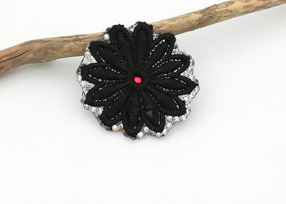 Porcellana Piccole toppe del ricamo del fiore di colore nero, toppe di applique del ricamo fornitore