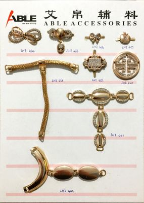 Porcellana Il metallo Shinny gli accessori in lega di zinco della scarpa del fermaglio degli ornamenti del cristallo di rocca per signora fornitore