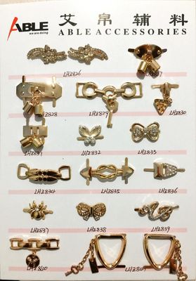 Porcellana Gli accessori dei cristalli di rocca dei fermagli della scarpa del metallo delle signore dell'oro hanno elaborato progettazione fornitore